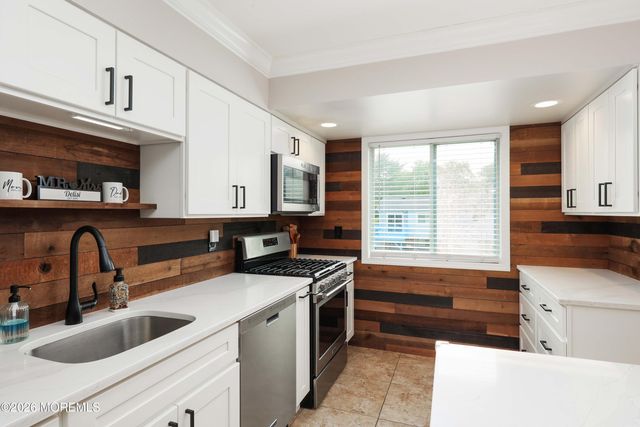 22 Lawrence Street, Jackson, NJ 08527