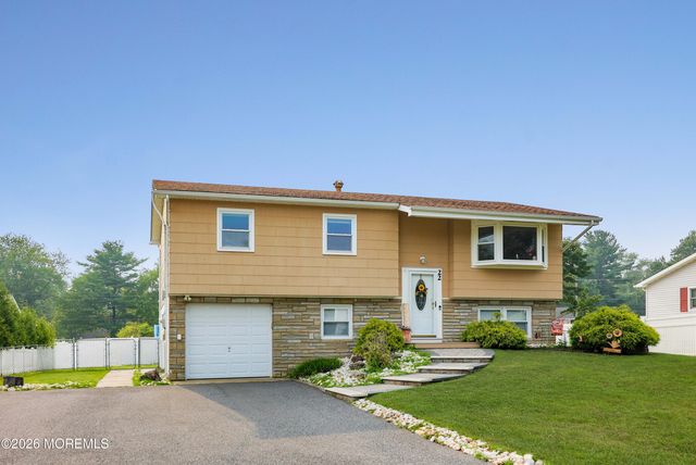 22 Lawrence Street, Jackson, NJ 08527