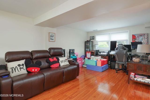 22 Lawrence Street, Jackson, NJ 08527
