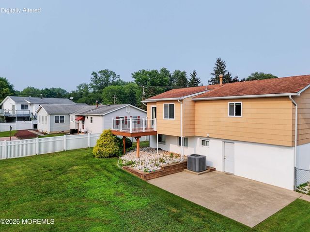 22 Lawrence Street, Jackson, NJ 08527