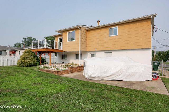 22 Lawrence Street, Jackson, NJ 08527