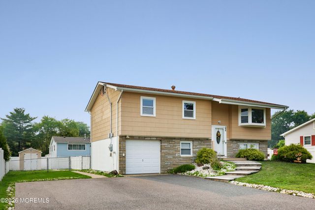 22 Lawrence Street, Jackson, NJ 08527