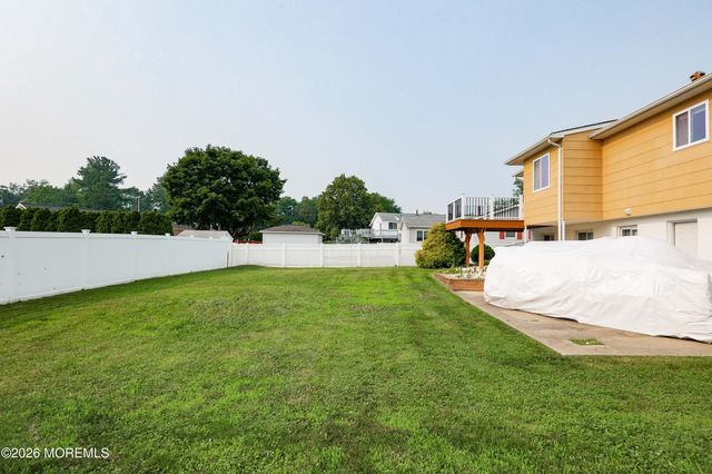 22 Lawrence Street, Jackson, NJ 08527