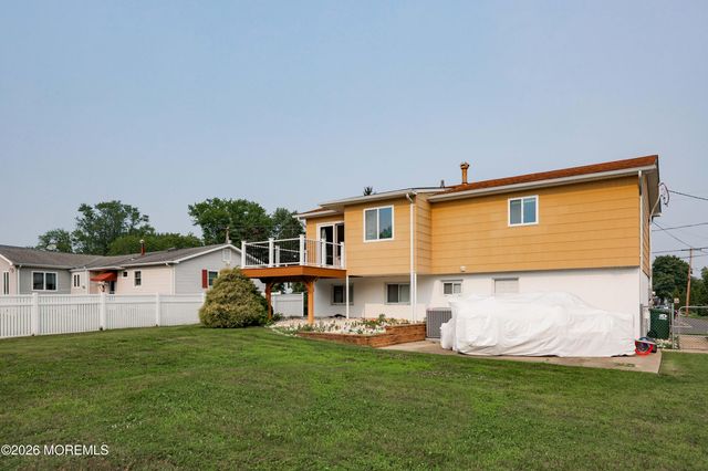 22 Lawrence Street, Jackson, NJ 08527