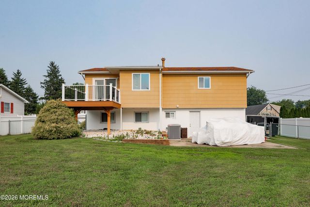 22 Lawrence Street, Jackson, NJ 08527