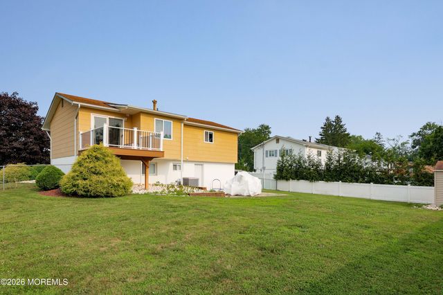 22 Lawrence Street, Jackson, NJ 08527