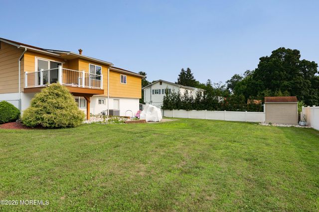 22 Lawrence Street, Jackson, NJ 08527