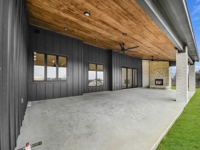 332 Tiara Trail, Fort Worth, TX 76108