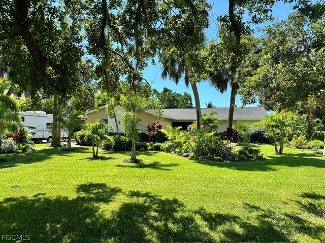 7337 Lake DR, Fort Myers, FL 33908