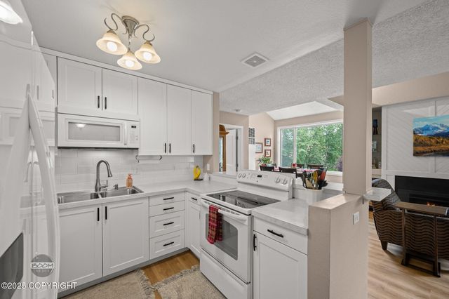 812 Wildrose Court, Anchorage, AK 99518