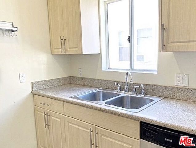 1431 N Las Palmas Avenue, Los Angeles, CA 90028