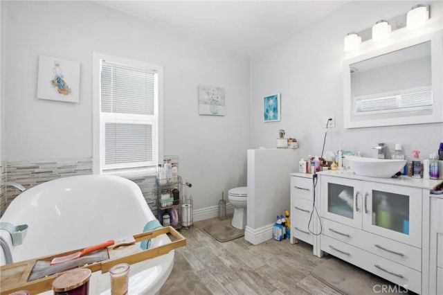 2142 W 73rd, Los Angeles, CA 90047