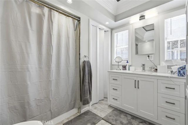2142 W 73rd, Los Angeles, CA 90047
