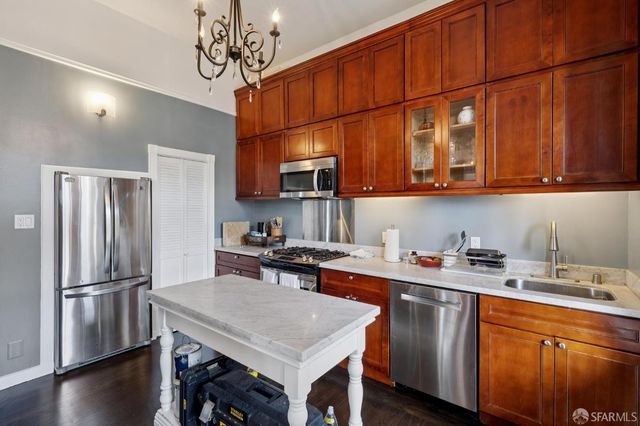 2111 Bush Street, San Francisco, CA 94115