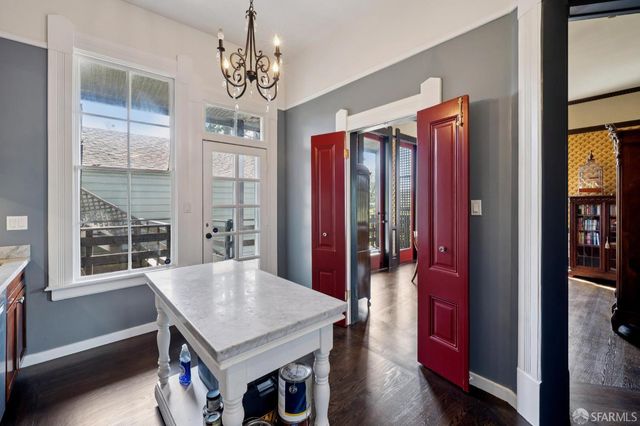 2111 Bush Street, San Francisco, CA 94115
