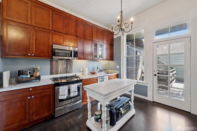 2111 Bush Street, San Francisco, CA 94115