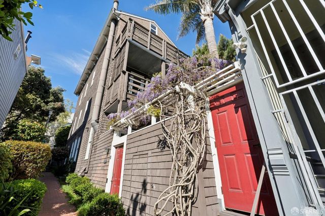 2111 Bush Street, San Francisco, CA 94115