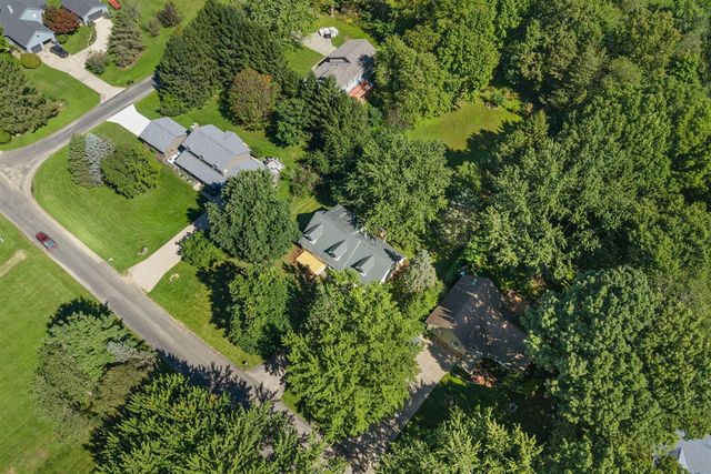 43618 Carla Drive, Paw Paw, MI 49079