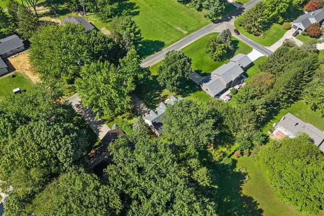 43618 Carla Drive, Paw Paw, MI 49079
