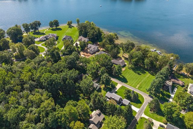 43618 Carla Drive, Paw Paw, MI 49079