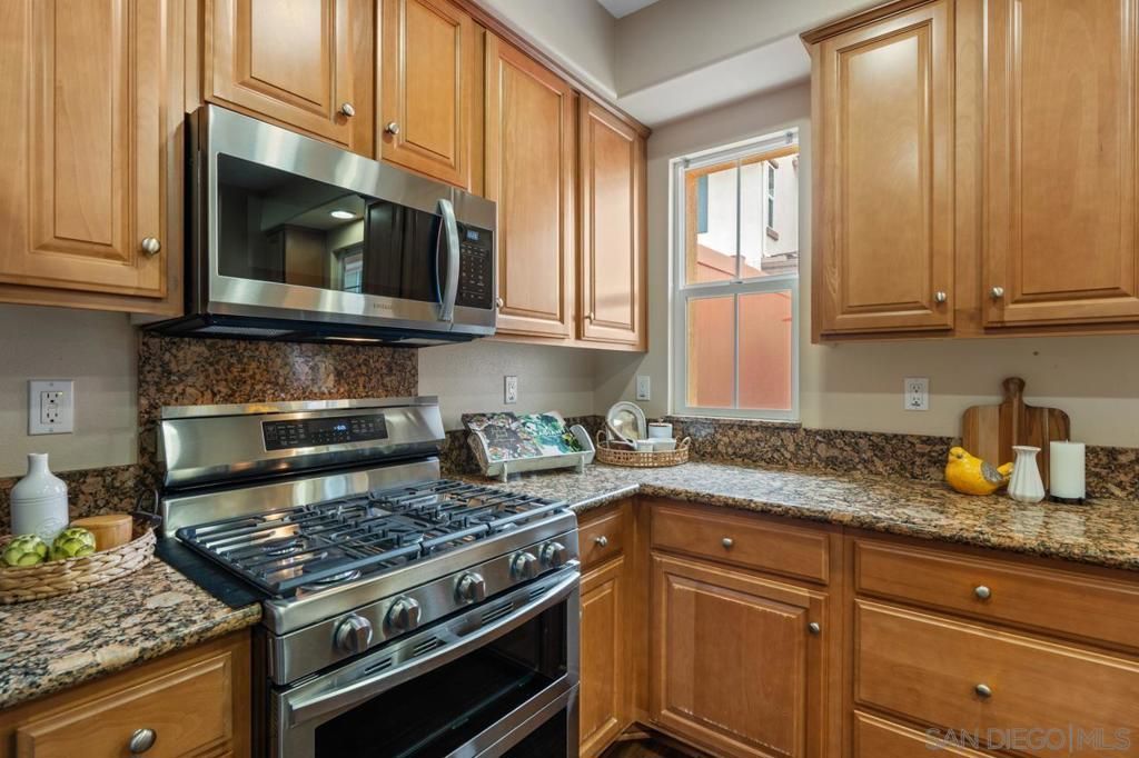 Image 17 of property listing at 1305 Isabella Way, Vista, CA 92084