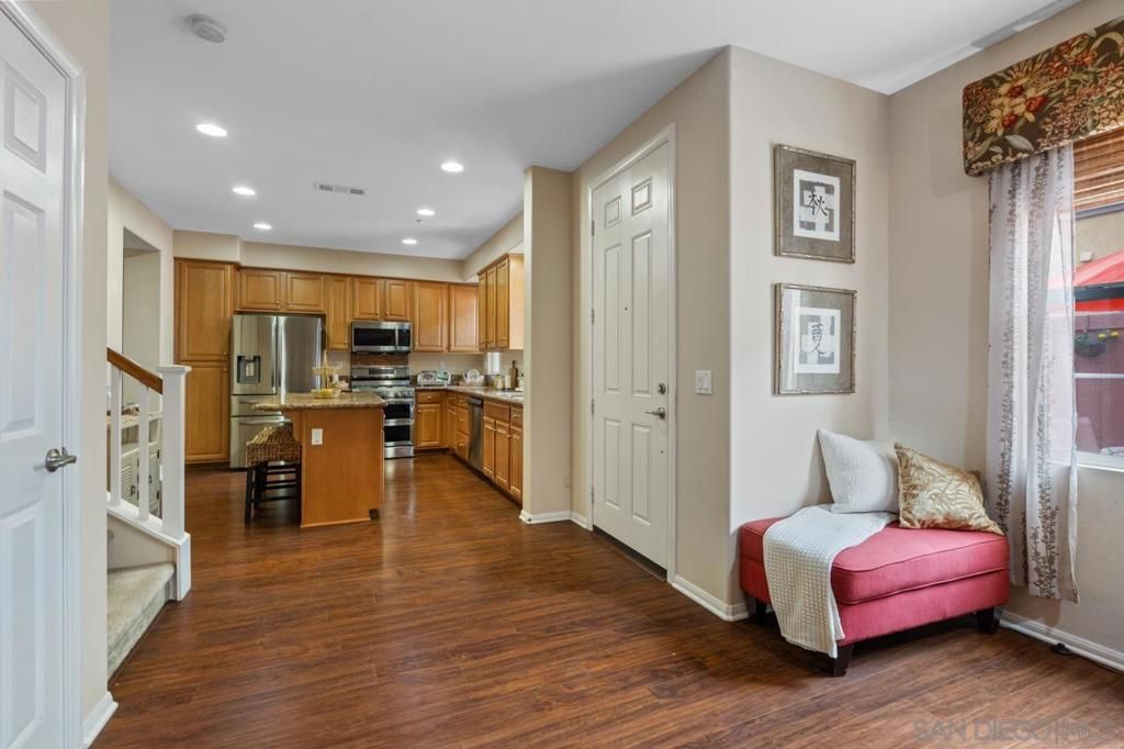 Image 8 of property listing at 1305 Isabella Way, Vista, CA 92084
