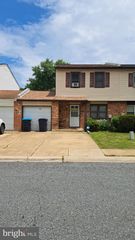 10 BRADLEY DR, Newark, DE 19702