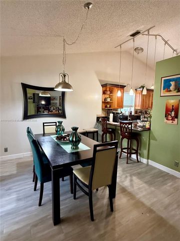 1060 New Parkview Pl, Haverhill, FL 33417