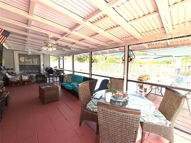 1060 New Parkview Pl, Haverhill, FL 33417