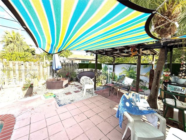 1060 New Parkview Pl, Haverhill, FL 33417