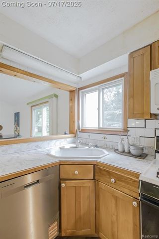 5511 Wright Drive, Troy, MI 48098