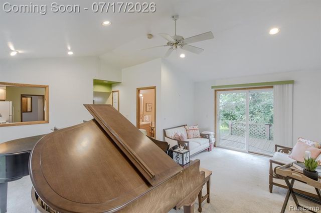 5511 Wright Drive, Troy, MI 48098