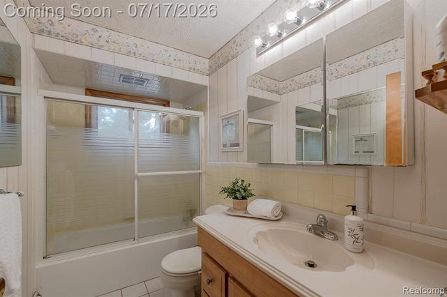 5511 Wright Drive, Troy, MI 48098
