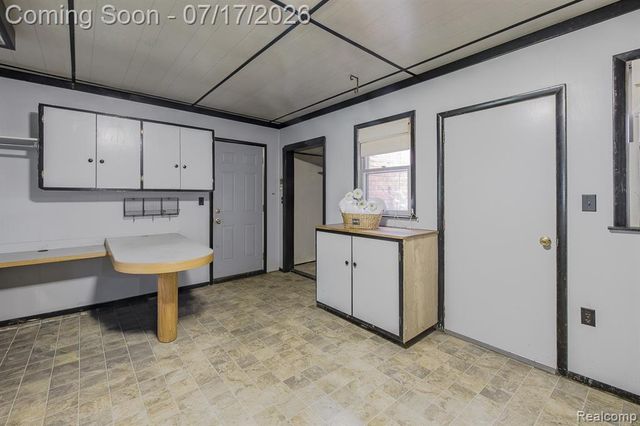 5511 Wright Drive, Troy, MI 48098