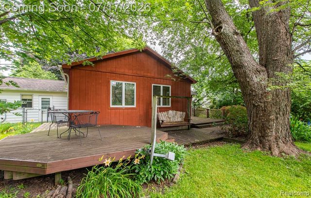 5511 Wright Drive, Troy, MI 48098