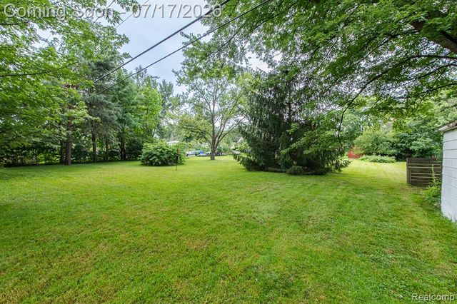 5511 Wright Drive, Troy, MI 48098