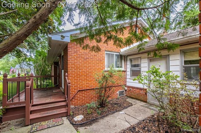 5511 Wright Drive, Troy, MI 48098