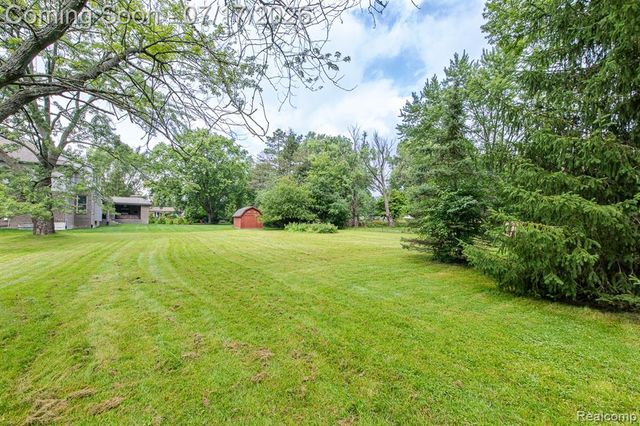 5511 Wright Drive, Troy, MI 48098