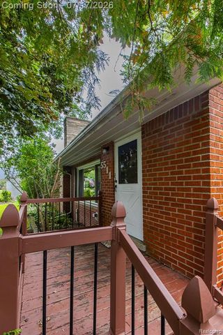 5511 Wright Drive, Troy, MI 48098