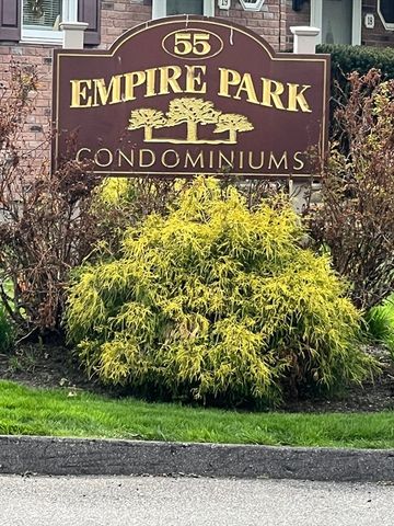 55 Empire St 52, Chicopee, MA 01013
