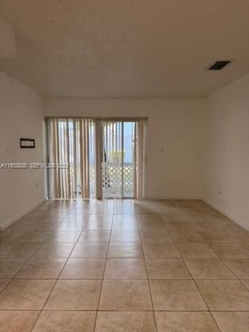 6755 NW 175th Ln M-9, Hialeah, FL 33015