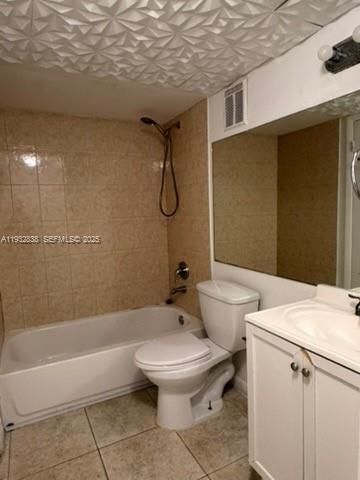 6755 NW 175th Ln M-9, Hialeah, FL 33015