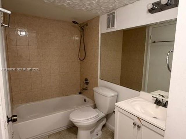 6755 NW 175th Ln M-9, Hialeah, FL 33015