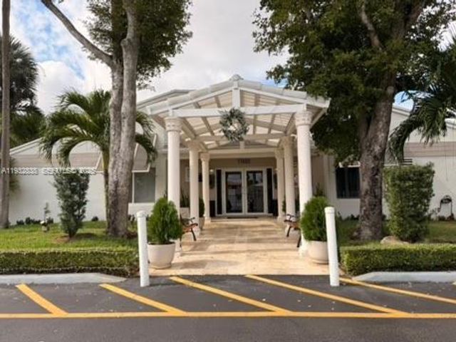 6755 NW 175th Ln M-9, Hialeah, FL 33015