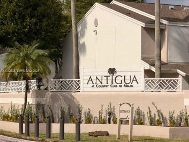 6755 NW 175th Ln M-9, Hialeah, FL 33015