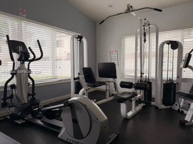 6755 NW 175th Ln M-9, Hialeah, FL 33015