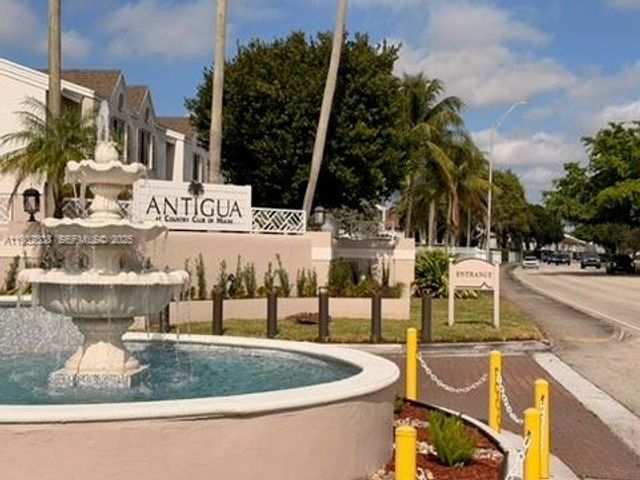 6755 NW 175th Ln M-9, Hialeah, FL 33015