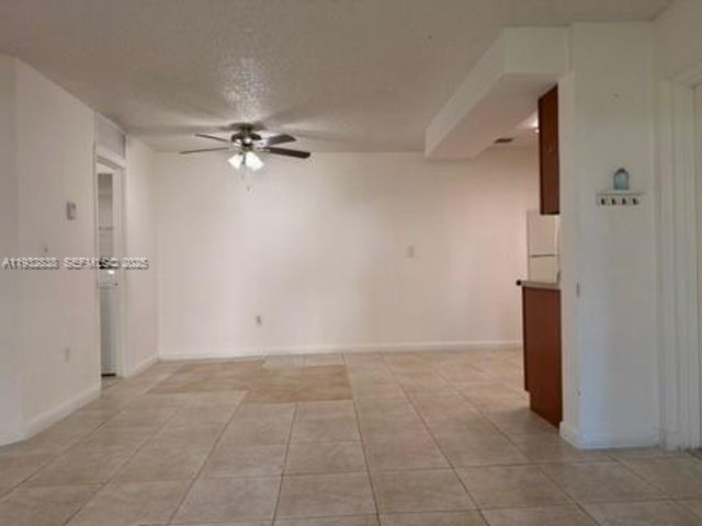 6755 NW 175th Ln M-9, Hialeah, FL 33015