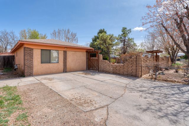 1706 ZICKERT Place NW, Albuquerque, NM 87104