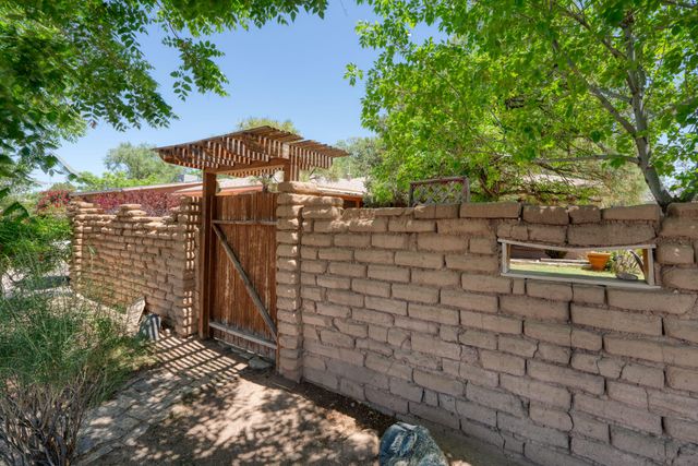 1706 ZICKERT Place NW, Albuquerque, NM 87104